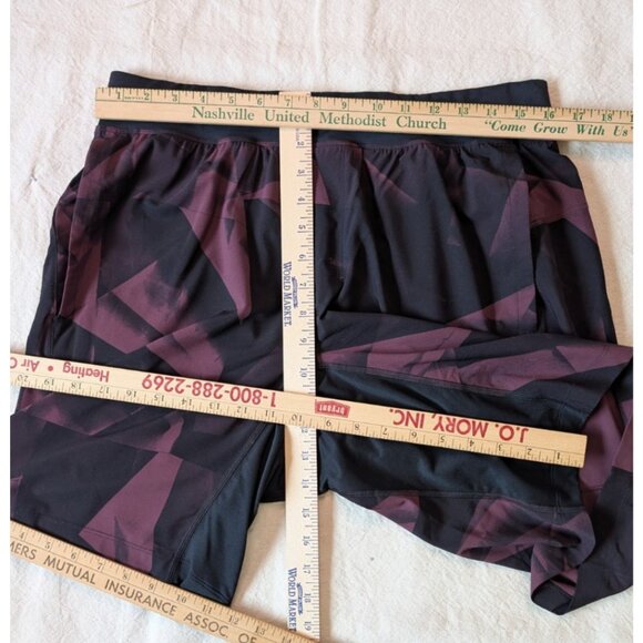 Lululemon THE Short Men's Red Black Geometric Linerless Zip Pocket Size L 32x9 - Picture 8 of 9